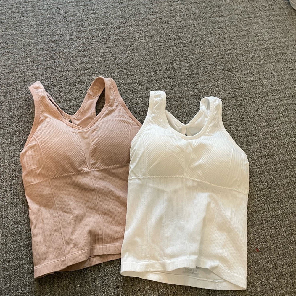 Two workout cropped tops